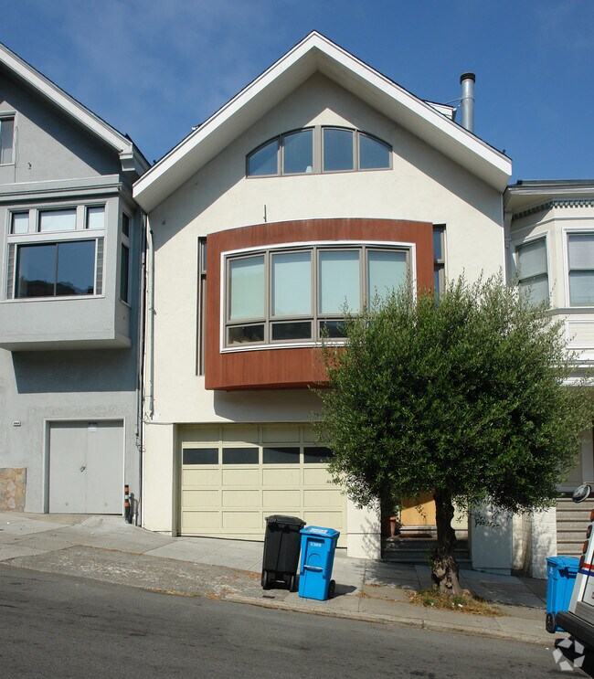 Building Photo - 1359 5th Ave