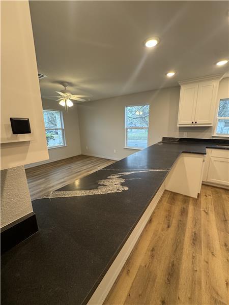 Building Photo - 207 Laurel Ln