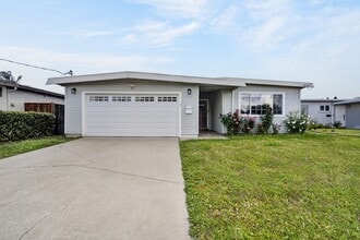 Building Photo - 42645 Newport Dr