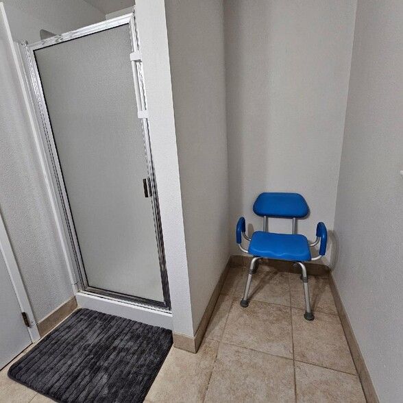 Building Photo - 12370 SW 121st Ave