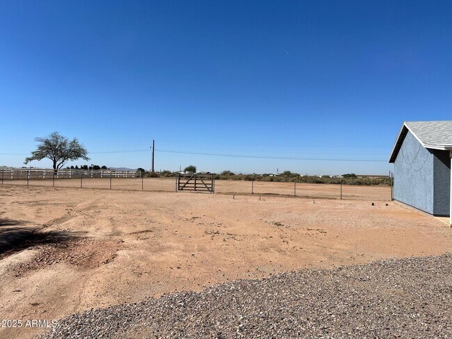 Building Photo - 4552 N Loring Rd