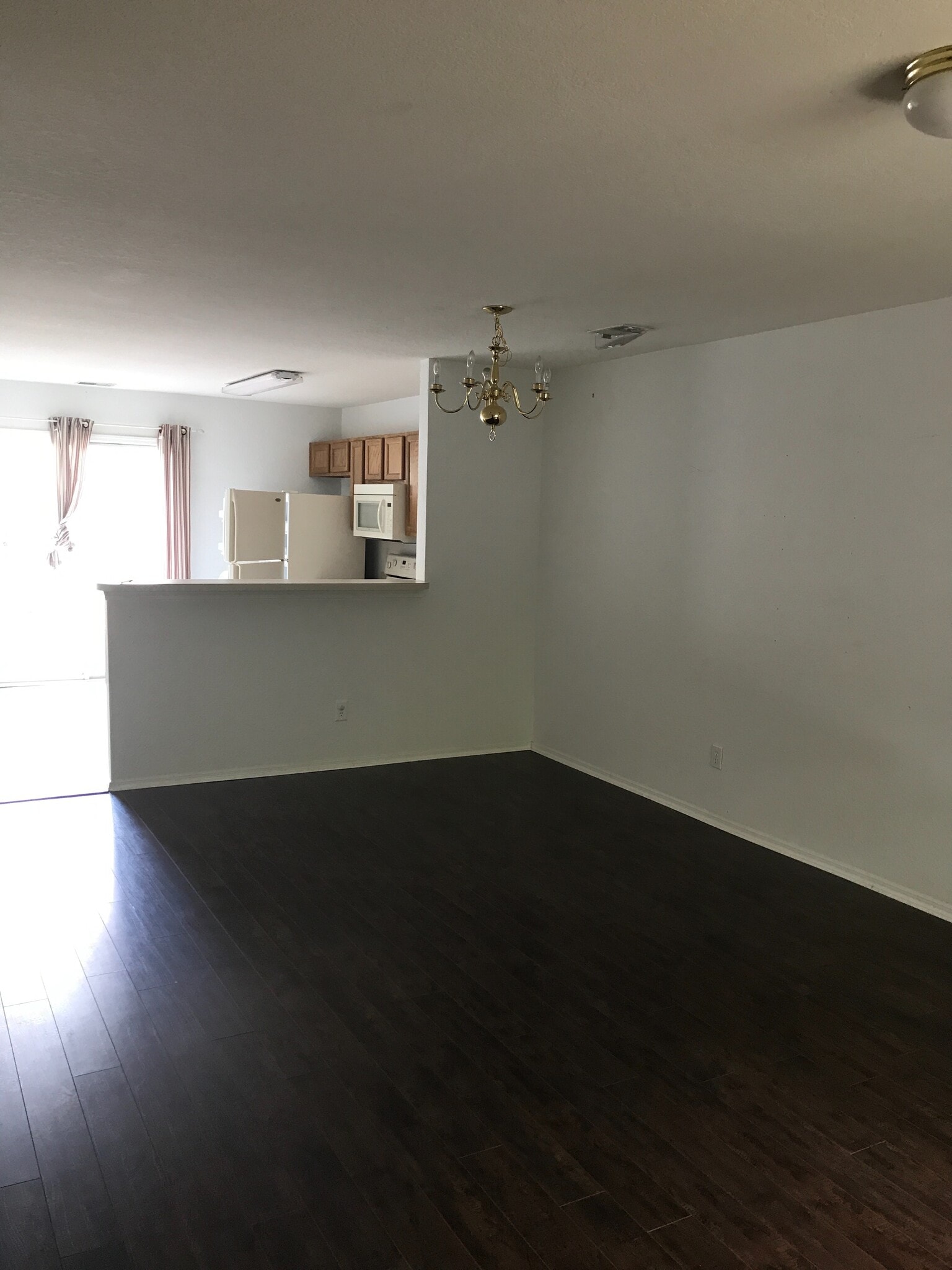 Building Photo - 431 Lake Park Way