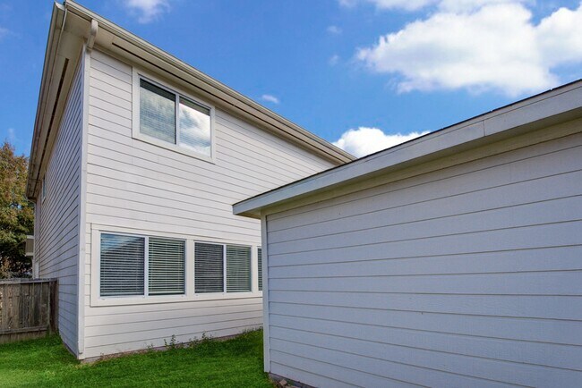 Building Photo - 20910 Hall Colony Ct