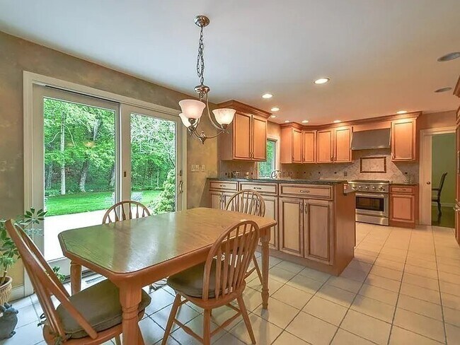 Building Photo - 16 Munnings Dr