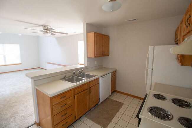 Building Photo - 1321 Godas Cir