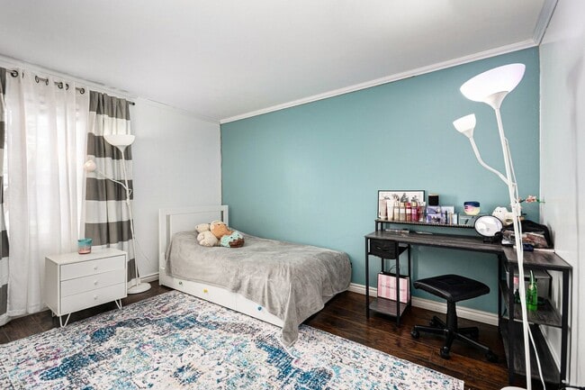 Building Photo - 1921 Williamsburg Dr