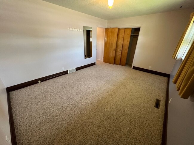 Building Photo - 429 E Pine St