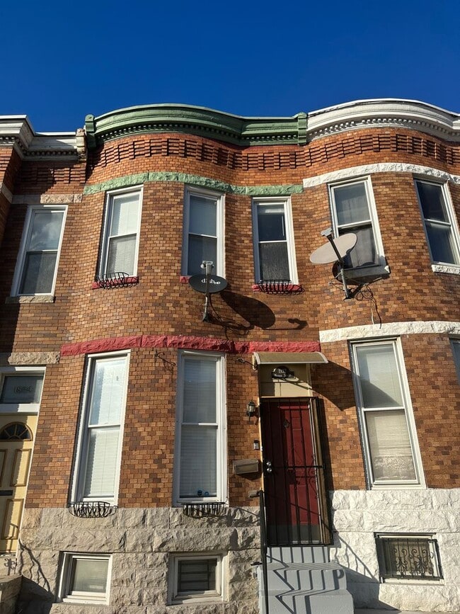 Primary Photo - Newly Renovated! Hardwood Flooring First F...