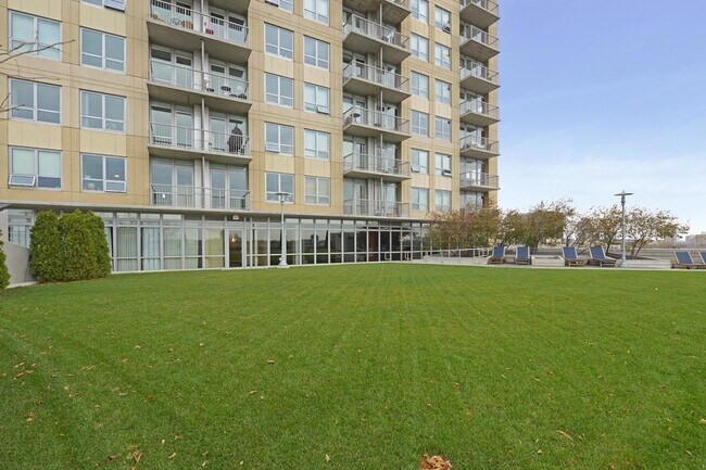 Building Photo - 929 Portland Ave