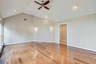 Building Photo - 10045 Valley Dr S