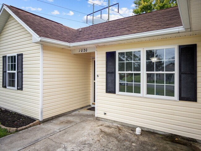 Building Photo - 1020 Furia Dr