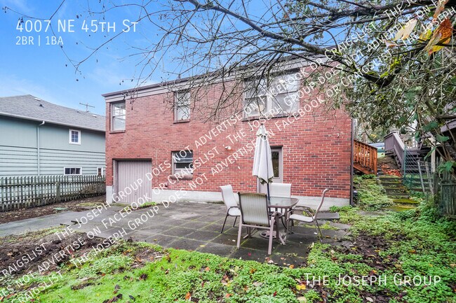 Building Photo - 4007 NE 45th St