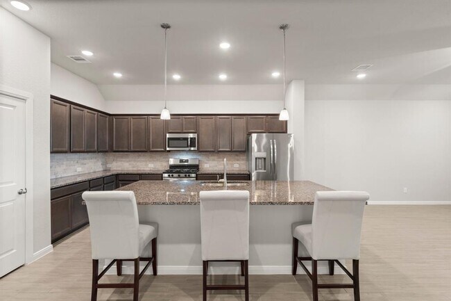 Building Photo - 30839 Boxwood Dr