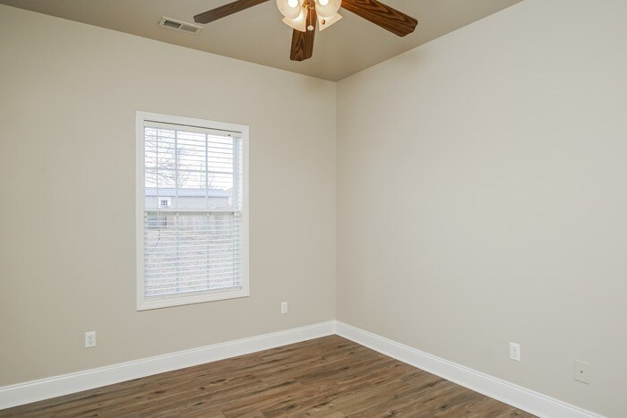 Building Photo - 223 Duck Creek Dr