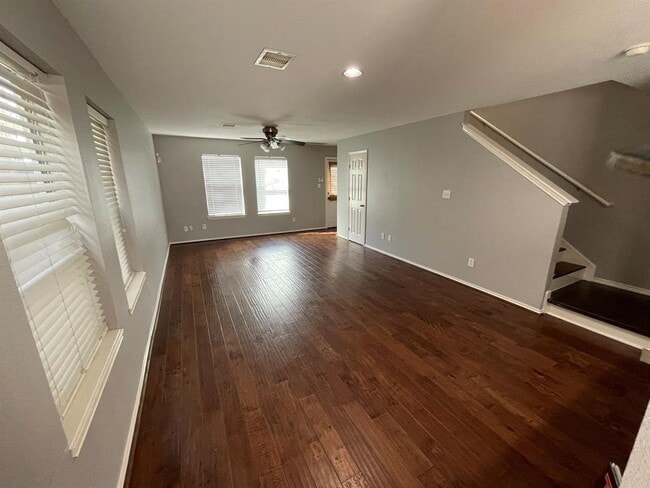 Building Photo - 6906 Woodridge Row Dr