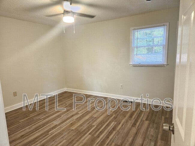 Building Photo - 1445 Pine Spring Dr
