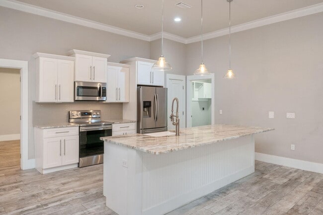 Building Photo - 518 Sibert Ave