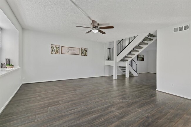 Building Photo - 2324 Shadowdale Dr