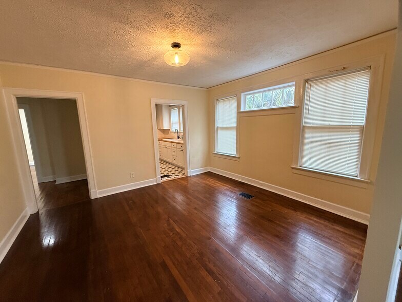 dining room - 2589 Park St