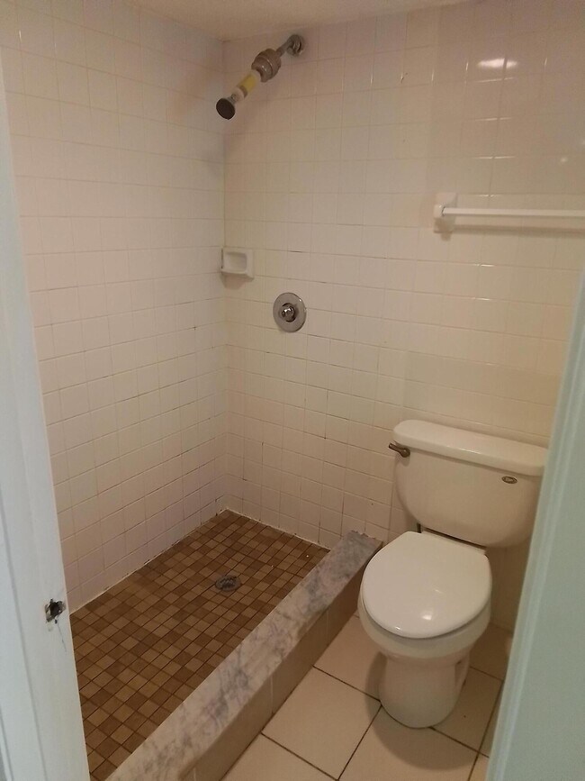 Building Photo - 1535 SE Royal Green Cir