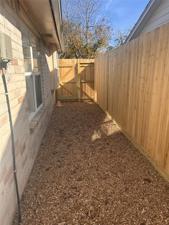 Building Photo - 31 Back Bay Cir