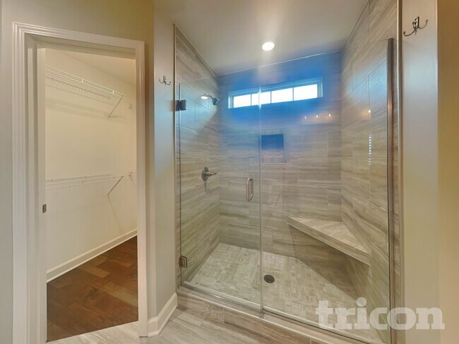 Building Photo - 424 Mya Marie Dr