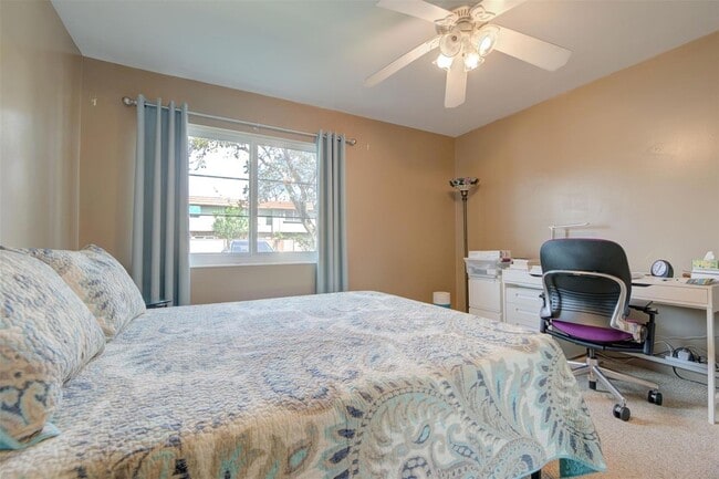 Building Photo - 1950 N Andrews Ave