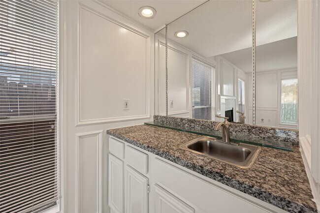 Building Photo - 7622 Poitiers Dr