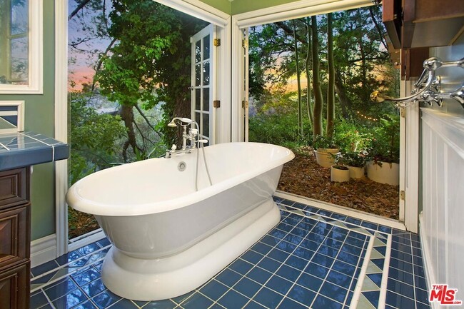 Building Photo - 3231 Coldwater Canyon Ln