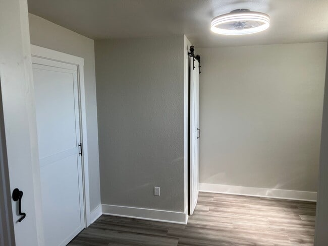 Building Photo - 3 Bed 2 Bath Apartment