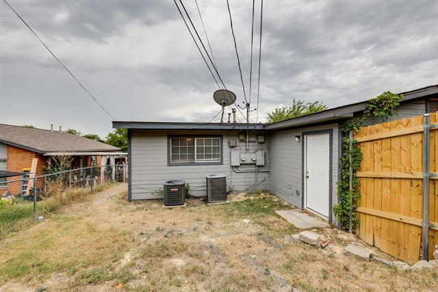 Building Photo - 5320 Lovell Ave