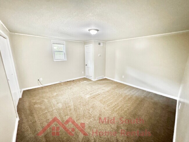 Building Photo - 2452 Debby Dr
