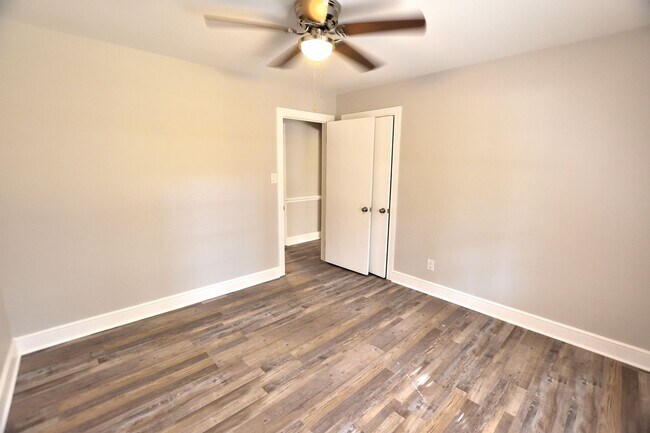 Building Photo - 708 Cedarbrook Dr