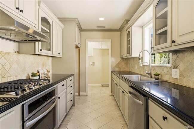 Building Photo - 7218 Enfield Ave