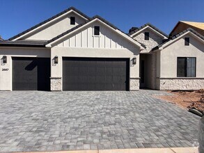 Building Photo - Brand New 4 bed 3 bath home in Desert Canyons
