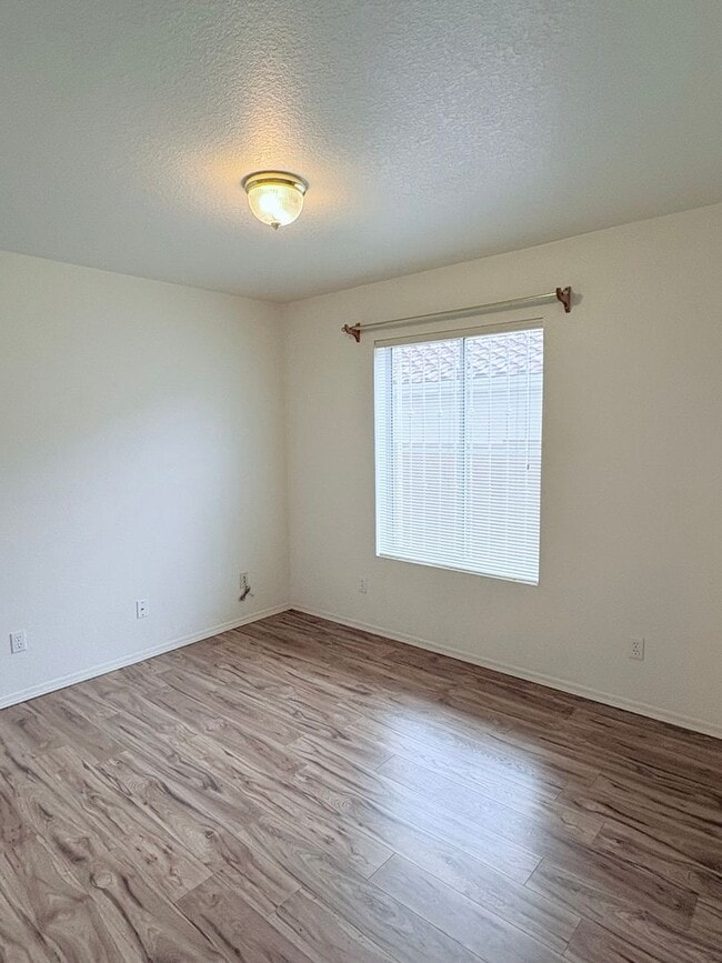 Building Photo - Spacious 4BR/3BA Two-Story Home Near Sabino Canyon