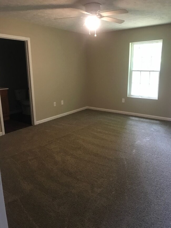 Building Photo - 3 Bedroom  2 Bathroom in White Pine