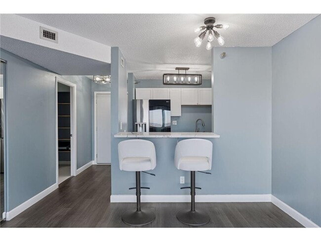 Building Photo - 66 9th St E