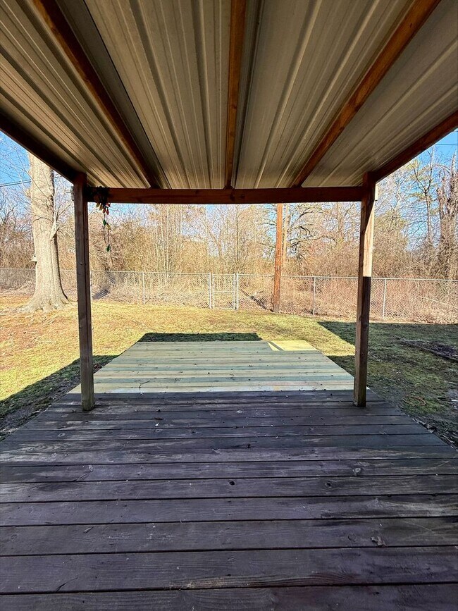 Building Photo - Brookside Beauty