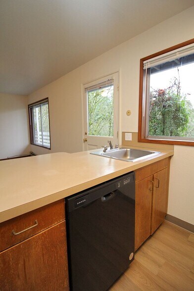 Building Photo - 1001 SW Woods St