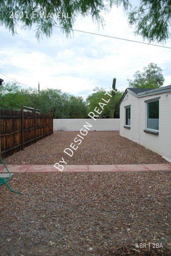 Building Photo - Blenman-Elm 4 Bed 2 Bath - Reserve NOW for March 2026 or Later