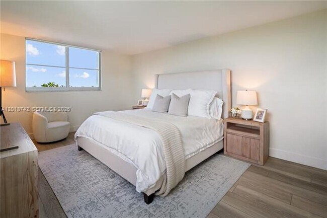 Building Photo - 210 Seaview Dr
