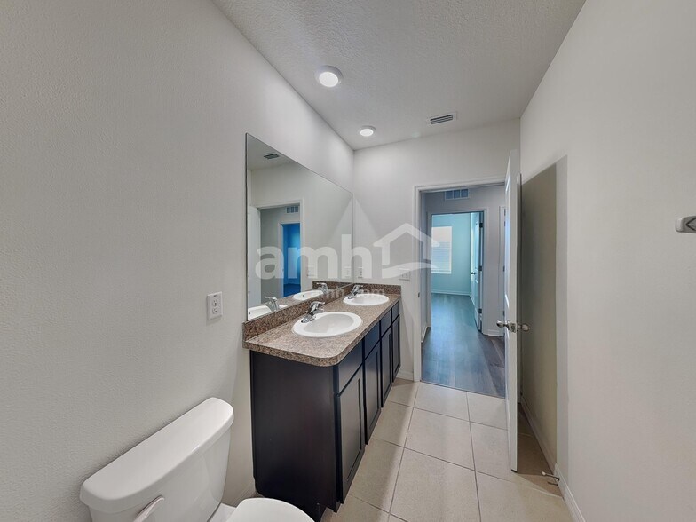 Building Photo - 10927 Carlton Fields Dr