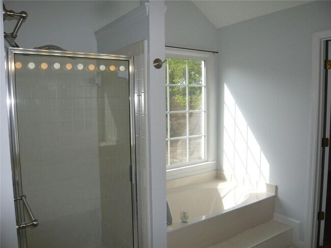 Building Photo - 10970 Egmont Dr