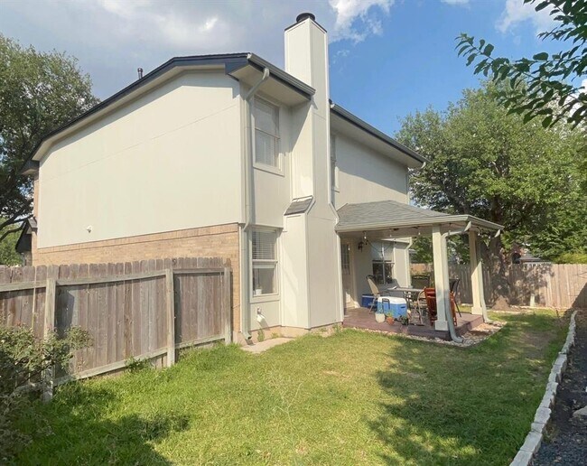 Building Photo - 3905 Lemos Dr