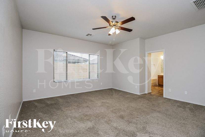 Building Photo - 8811 S 57th Ln