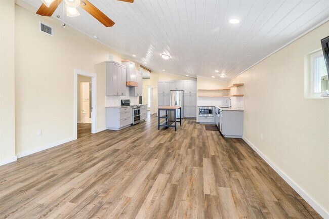 Building Photo - 337 Wilbarger Point