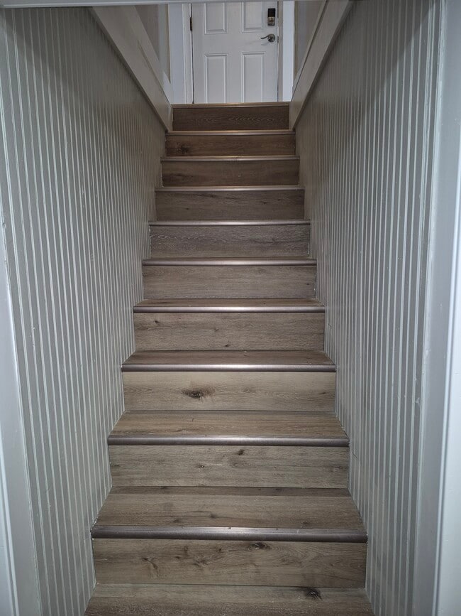 Building Photo - 509 Swan St