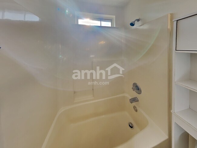 Building Photo - 105 Koleberg Trl