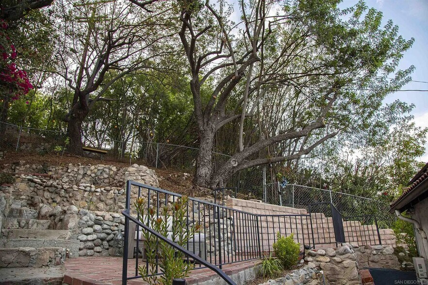 Building Photo - 2925 Graceland Way